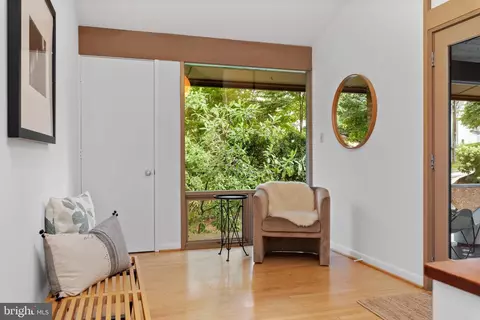 Entry Way - 8 Tolson St, Annapolis, MD 21401 photo 1 of 10