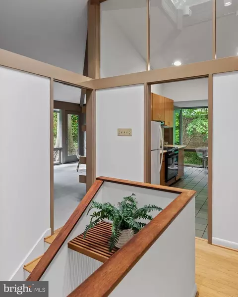 Entry Way - 8 Tolson St, Annapolis, MD 21401 photo 5 of 10