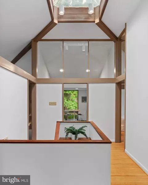 Entry Way - 8 Tolson St, Annapolis, MD 21401 photo 3 of 10