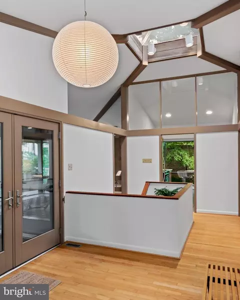 Entry Way - 8 Tolson St, Annapolis, MD 21401 photo 4 of 10