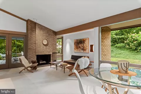 Living - 8 Tolson St, Annapolis, MD 21401 photo 1 of 2