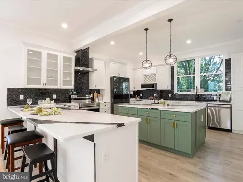 121 Lee Dr, Annapolis, MD 21403