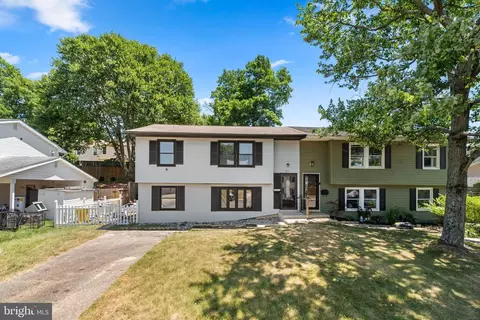 733 Chapelgate Dr, Odenton, MD 21113
