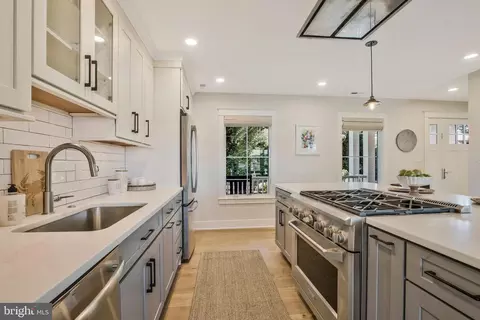 Kitchen - 4937 Thomas Dr, Shady Side, MD 20764 photo 2 of 6