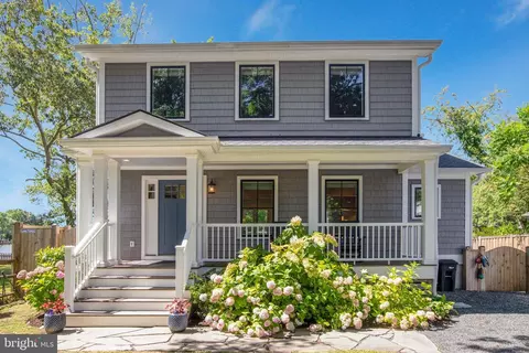4937 Thomas Dr, Shady Side, MD 20764