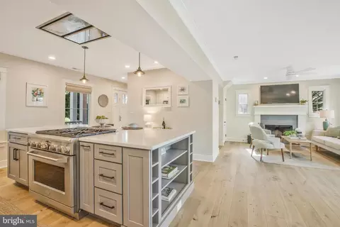Kitchen - 4937 Thomas Dr, Shady Side, MD 20764 photo 4 of 6