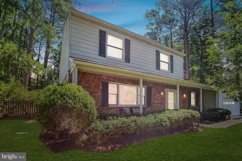 859 Twin Harbor Dr, Arnold, MD 21012