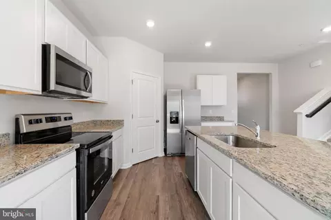 Entry Way - 3631 7th Ave, Edgewater, MD 21037 photo 3 of 19