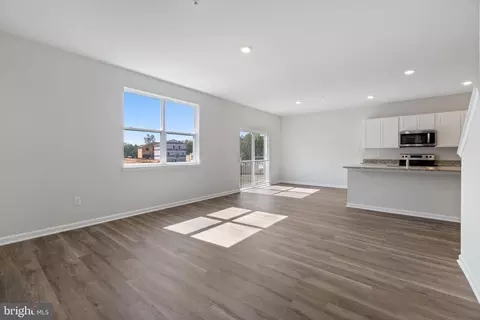Living - 3631 7th Ave, Edgewater, MD 21037 photo 1 of 2