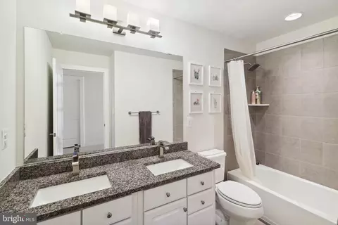 Bath - 2924 Middleham Ct, Hanover, MD 21076 photo 1 of 4