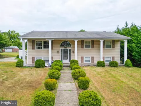 7402 Locust Dr, Hanover, MD 21076 photo 2