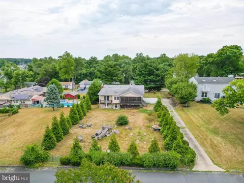 7402 Locust Dr, Hanover, MD 21076 photo 3
