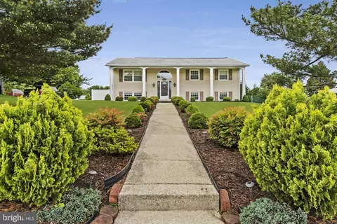 7402 Locust Dr, Hanover, MD 21076
