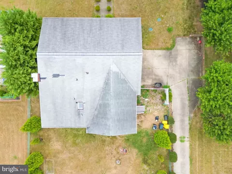 7402 Locust Dr, Hanover, MD 21076 photo 6