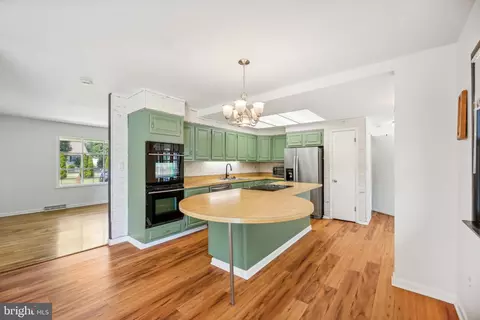 Kitchen - 48 Johnson Rd, Pasadena, MD 21122 photo 2 of 6
