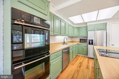 Kitchen - 48 Johnson Rd, Pasadena, MD 21122 photo 3 of 6