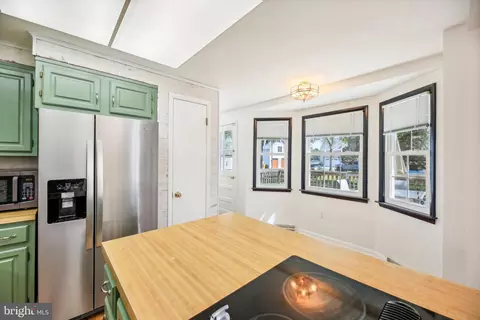 Kitchen - 48 Johnson Rd, Pasadena, MD 21122 photo 5 of 6