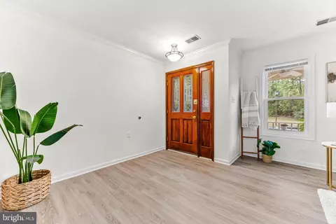 Entry Way - 941 Riversedge Cir, Annapolis, MD 21401 photo 2 of 6