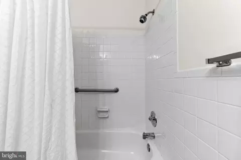Bath - 941 Riversedge Cir, Annapolis, MD 21401 photo 4 of 4