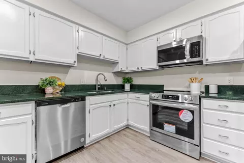 Kitchen - 941 Riversedge Cir, Annapolis, MD 21401 photo 3 of 4