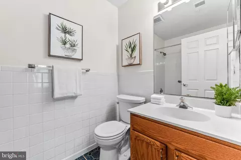 Bath - 941 Riversedge Cir, Annapolis, MD 21401 photo 3 of 4