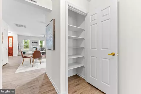 Entry Way - 941 Riversedge Cir, Annapolis, MD 21401 photo 5 of 6