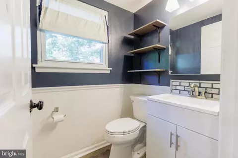Entry Way - 1504 Marco Dr, Pasadena, MD 21122 photo 1 of 4