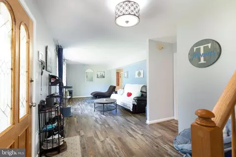 Entry Way - 1504 Marco Dr, Pasadena, MD 21122 photo 2 of 4