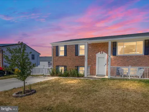 1083 Woodlawn Ave, Pasadena, MD 21122