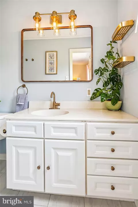 Bath - 1520 Circle Dr, Annapolis, MD 21409 photo 1 of 3