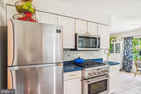 Kitchen - 1520 Circle Dr, Annapolis, MD 21409 photo 3 of 5