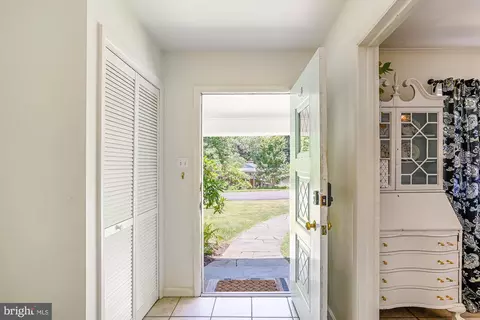 Entry Way - 1520 Circle Dr, Annapolis, MD 21409 photo 1 of 2