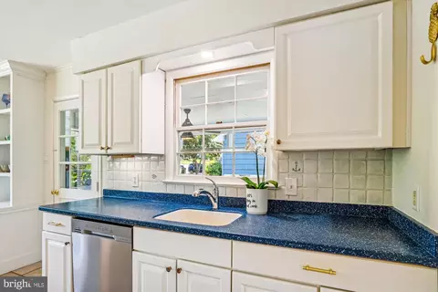 Kitchen - 1520 Circle Dr, Annapolis, MD 21409 photo 4 of 5