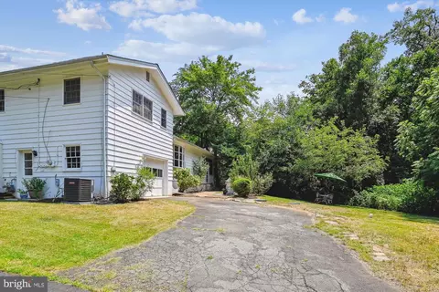Exterior - 1520 Circle Dr, Annapolis, MD 21409 photo 9 of 16