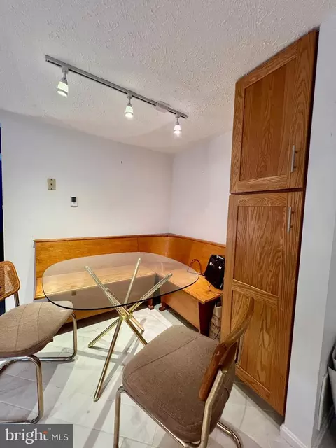 Kitchen - 537 Sunset Knoll Rd, Pasadena, MD 21122 photo 6 of 10