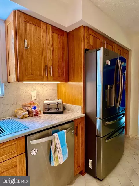 Kitchen - 537 Sunset Knoll Rd, Pasadena, MD 21122 photo 5 of 10