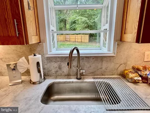 Kitchen - 537 Sunset Knoll Rd, Pasadena, MD 21122 photo 3 of 10