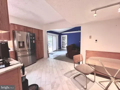 Kitchen - 537 Sunset Knoll Rd, Pasadena, MD 21122 photo 7 of 10
