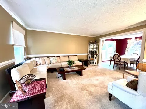 Living - 537 Sunset Knoll Rd, Pasadena, MD 21122 photo 1 of 3