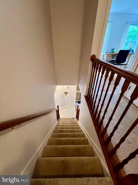 Entry Way - 537 Sunset Knoll Rd, Pasadena, MD 21122 photo 2 of 5