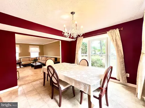 Dining - 537 Sunset Knoll Rd, Pasadena, MD 21122 photo 3 of 5