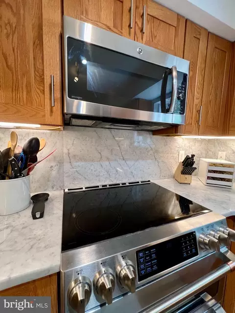 Kitchen - 537 Sunset Knoll Rd, Pasadena, MD 21122 photo 2 of 10