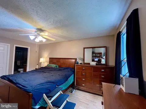 Bedroom - 537 Sunset Knoll Rd, Pasadena, MD 21122 photo 8 of 9