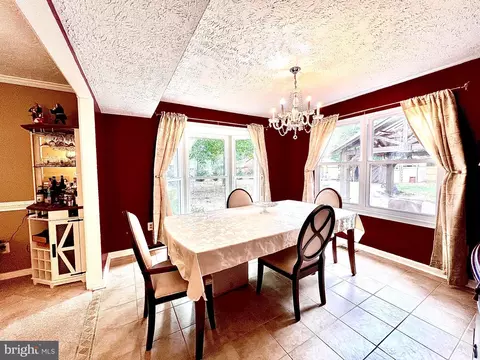 Dining - 537 Sunset Knoll Rd, Pasadena, MD 21122 photo 4 of 5