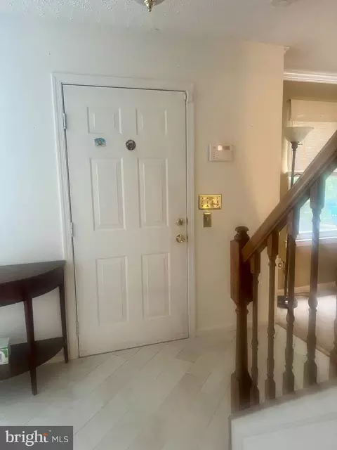 Entry Way - 537 Sunset Knoll Rd, Pasadena, MD 21122 photo 5 of 5