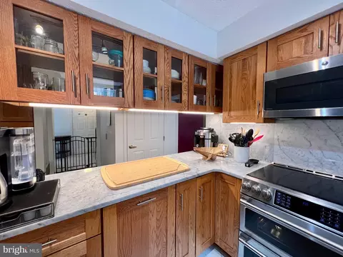 Kitchen - 537 Sunset Knoll Rd, Pasadena, MD 21122 photo 4 of 10