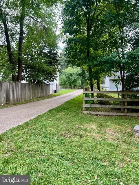 Exterior - 537 Sunset Knoll Rd, Pasadena, MD 21122 photo 2 of 21