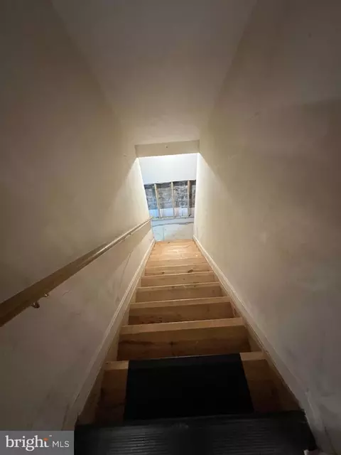 Entry Way - 537 Sunset Knoll Rd, Pasadena, MD 21122 photo 3 of 5