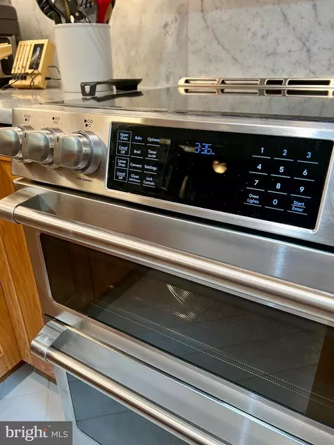 Kitchen - 537 Sunset Knoll Rd, Pasadena, MD 21122 photo 9 of 10