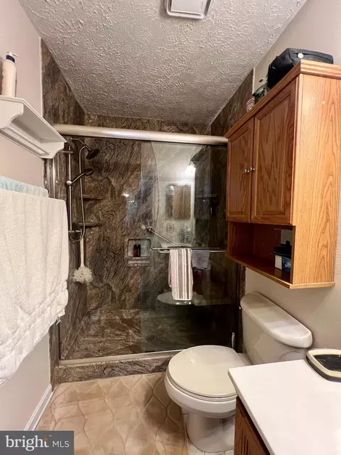 Bath - 537 Sunset Knoll Rd, Pasadena, MD 21122 photo 2 of 3